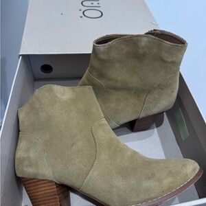 Urban Outfitters Suede Ankle Boots in Olive